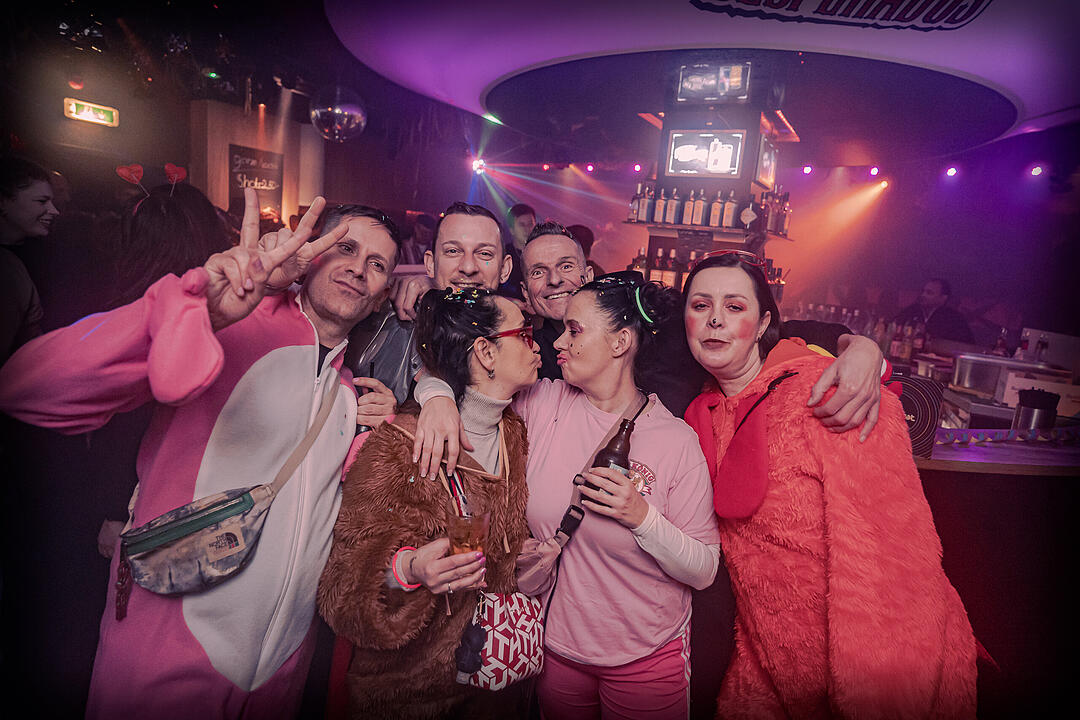 Gemeinsam Fasching feiern bis Montagmorgen!
