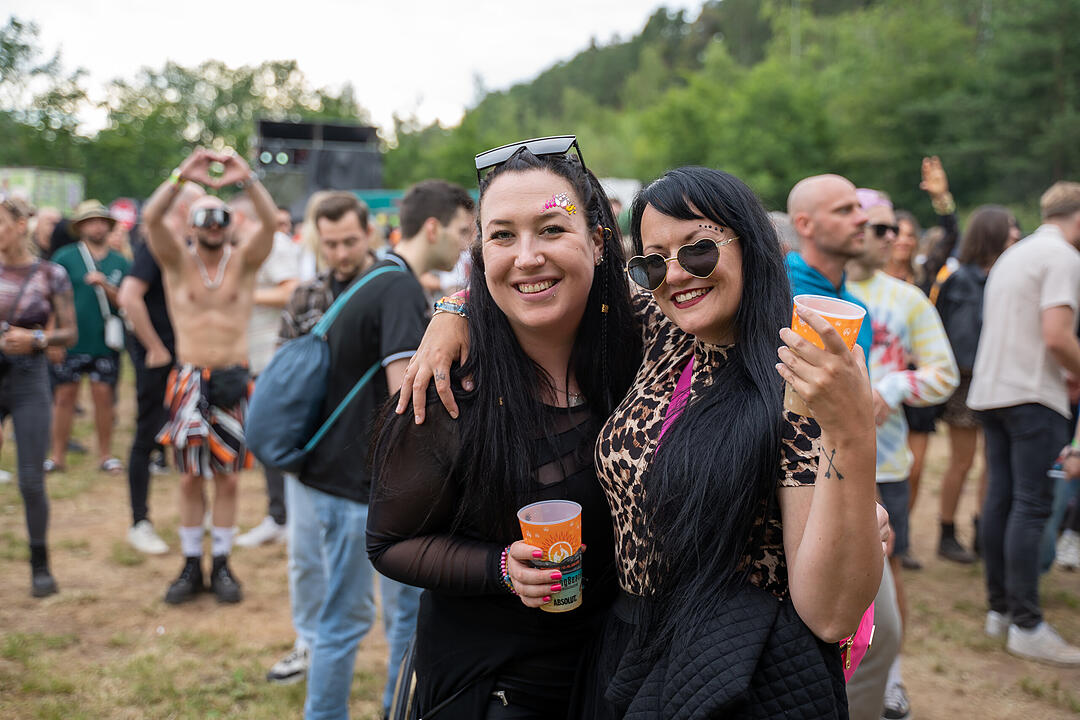 Sommer. Sonne. Tanzen. Techno. Bass!