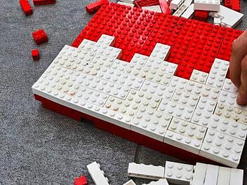 Der Frankenrechen in dänischem Plastik: Gewinnen Sie Eintrittskarten ins Legoland. Foto: Barbara Herbst