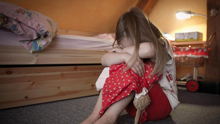 Ein Mann aus Zwickau hat wohl seine zwölfjährige Tochter geschwängert. Vor Gericht beschuldigte er jedoch seine Tochter.Foto: Patrick Pleul