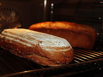 Saftiges Zucchini-Brot aus dem Ofen.