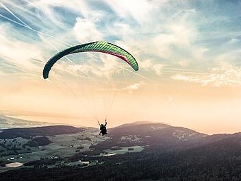 Nimm dir Zeit für  das Gleitschirmfliegen in verschiedenen Geländen an der Mosel in Rheinland-Pfalz.