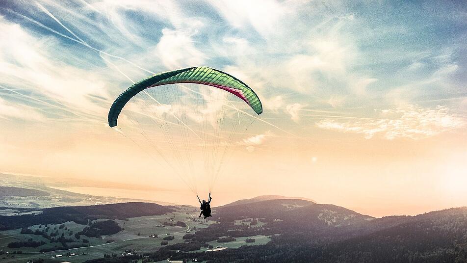 Nimm dir Zeit für  das Gleitschirmfliegen in verschiedenen Geländen an der Mosel in Rheinland-Pfalz.