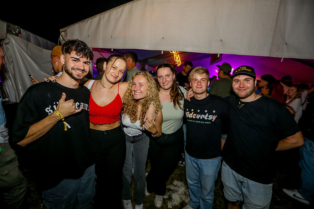 Partyzeltdorf mit 5 Areas!