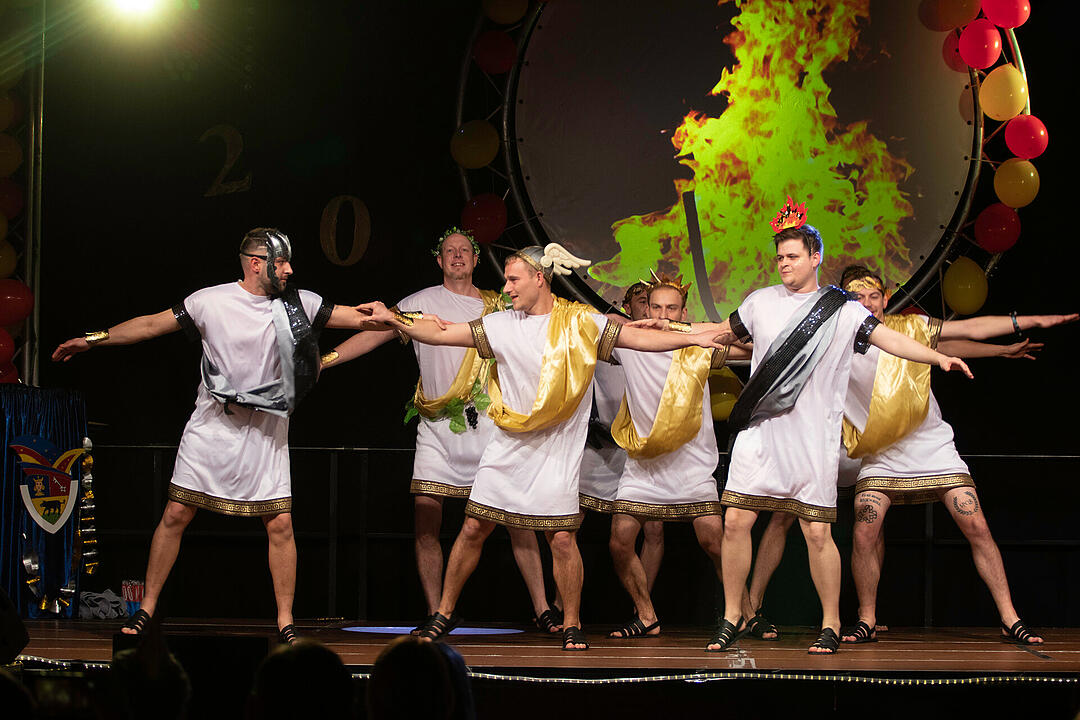Viele Tanzgruppen, lustige Büttenreden und ein furioses Finale!
