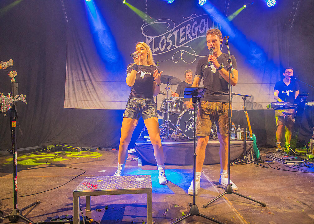 Am Samstagabend spielte die Band "Klostergold".