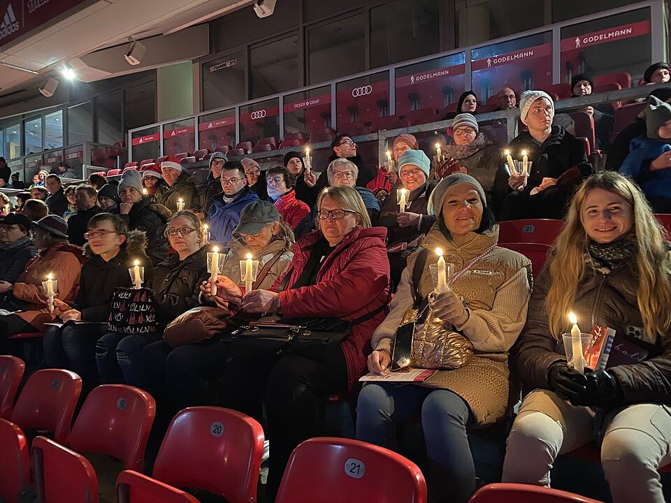 Endlich wieder: Impressionen vom Große Nürnberger Adventssingen 2022 im Max-Morlock-Stadion