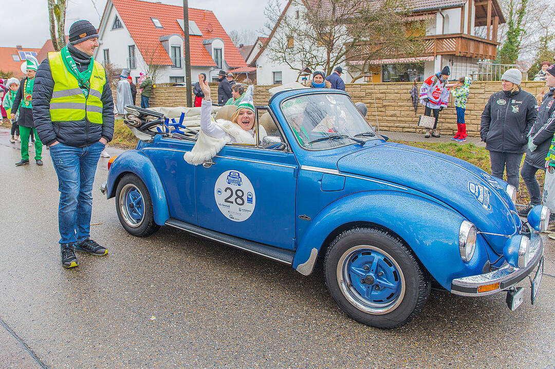 Buntes Faschingstreiben begeistert groß und klein.