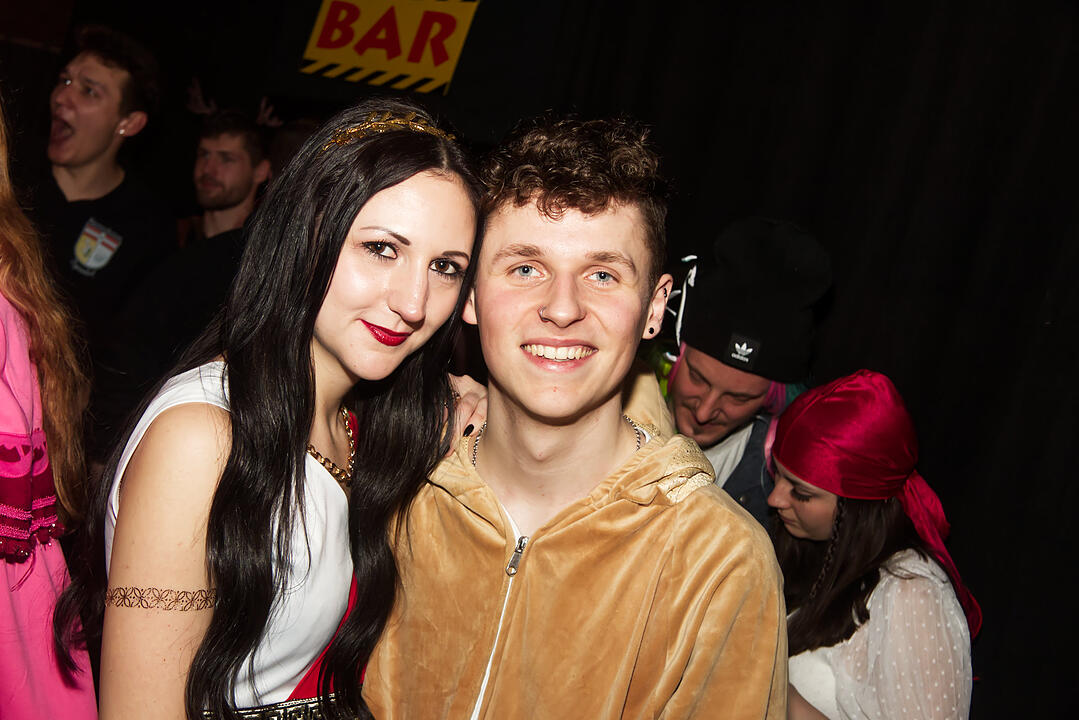 Fasching pur in der Grundschulturnhalle