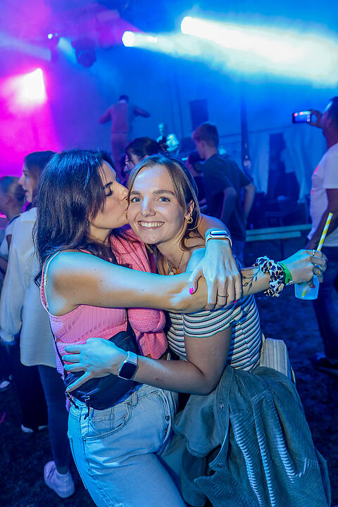 Partyzeltdorf mit 5 Areas!