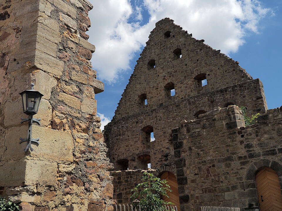 Die Lichtenburg ist eine Ruine auf dem Schloßberg.