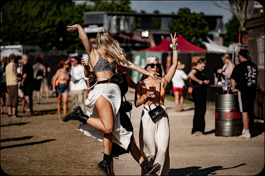 Love, Fire & Electronic Beats!