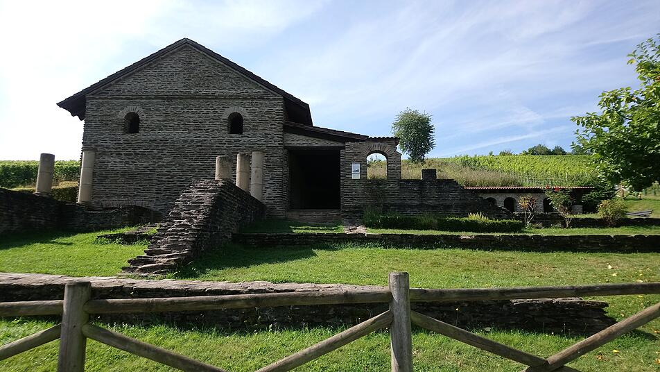 Idyllisch in den Weinbergen liegt die Villa Urbana in Longuich