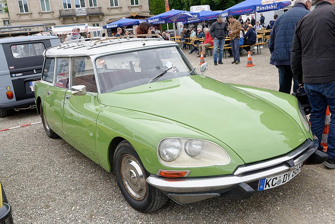 Hunderte von Oldtimern konnten bestaunt werden.