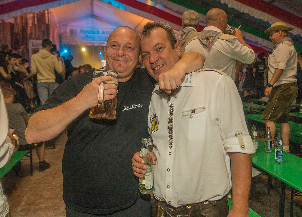 Die Cover- und Partyband "Tasty 7" spielten am Samstag.