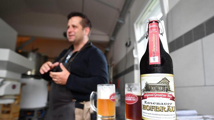 Steffen Schmölzing in seiner Rosenauer Hofbräu. Foto: Ronald Rinklef