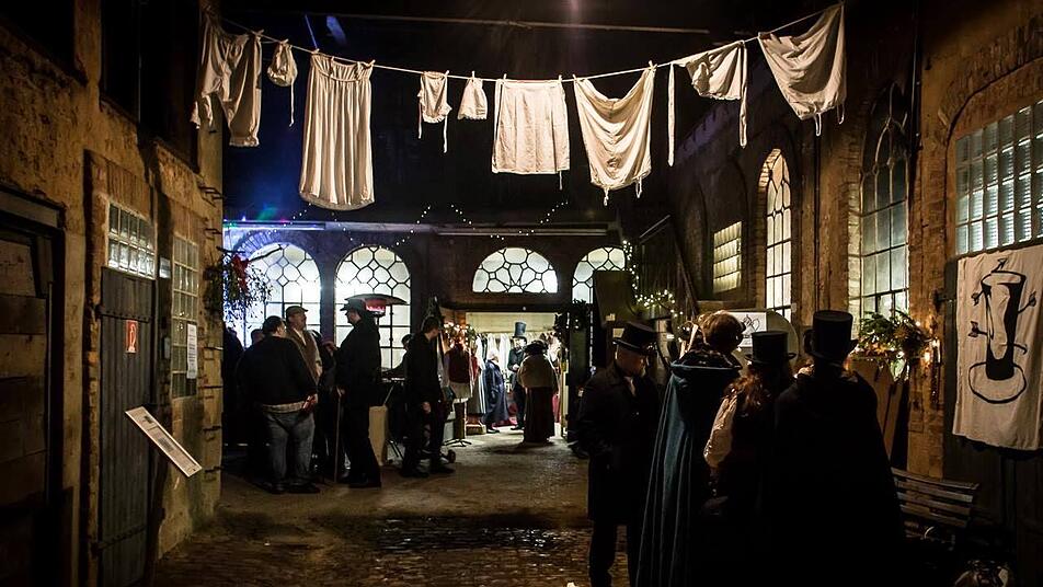 Eine originalgetreue Kulisse für einen Ausflug ins späte 19. Jahrhundert: der Jingle Bells-Weihnachtsmarkt in Saarburg.