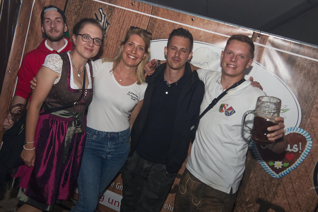 Die Partyband "Die Stodlrocker" spielten am Freitag zum Auftakt.