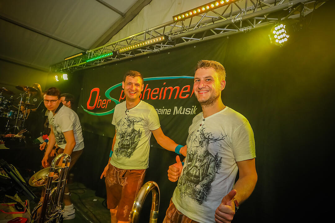 Samstagsparty im Festzelt!