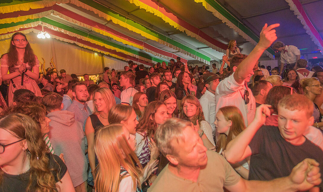 Die Cover- und Partyband "Tasty 7" spielten am Samstag.