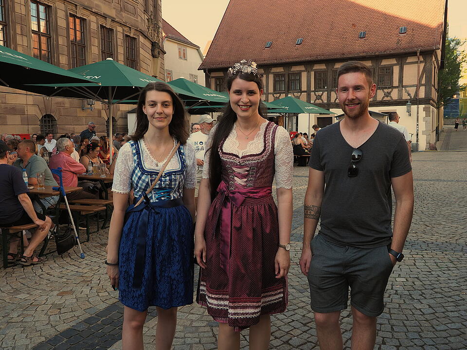 Das Weinfest zieht tausende Besucher an.