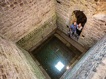 Monumental ist der Blick in das mittelalterliche jüdische Taufbecken in Speyer.