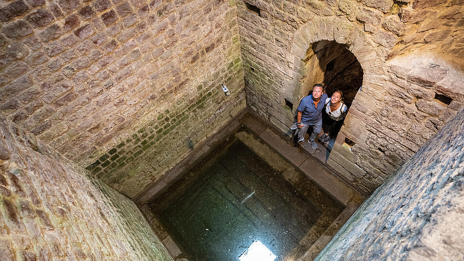 Monumental ist der Blick in das mittelalterliche jüdische Taufbecken in Speyer.