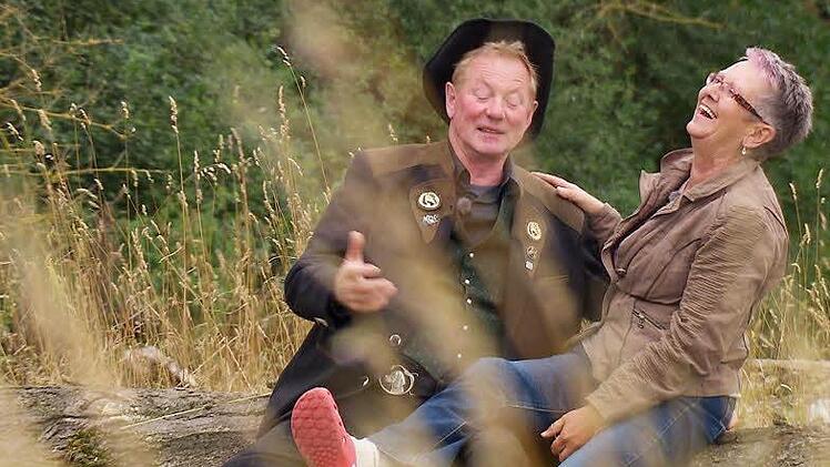 Zum Abschluss der Hofwoche entführt Gregor (66), der hessische Cowboy Beate (60) zu einem Picknick. Die Beiden planen ein Wiedersehen. Foto: RTL - "Alle Infos zu "Bauer sucht Frau" im Special bei RTL.de: http://www.rtl.de/cms/sendungen/bauer-sucht-frau.html