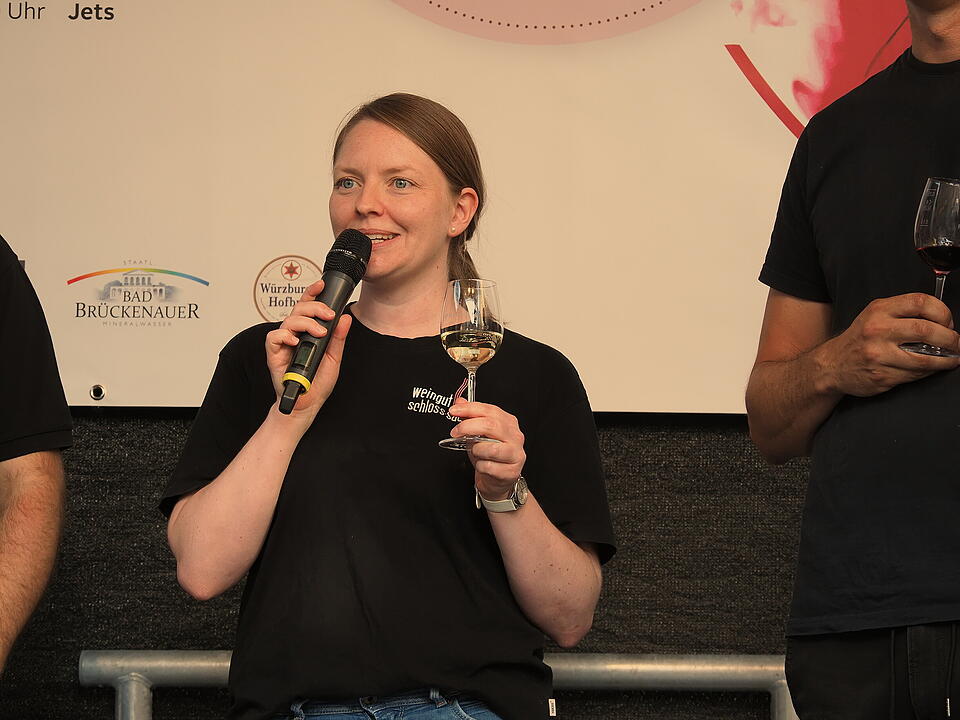 Das Weinfest zieht tausende Besucher an.