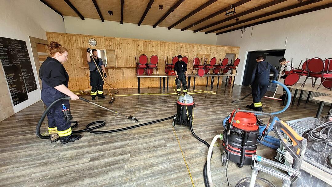 Feuerwehr Estenfeld hilft Familie von verstorbenem Kameraden
