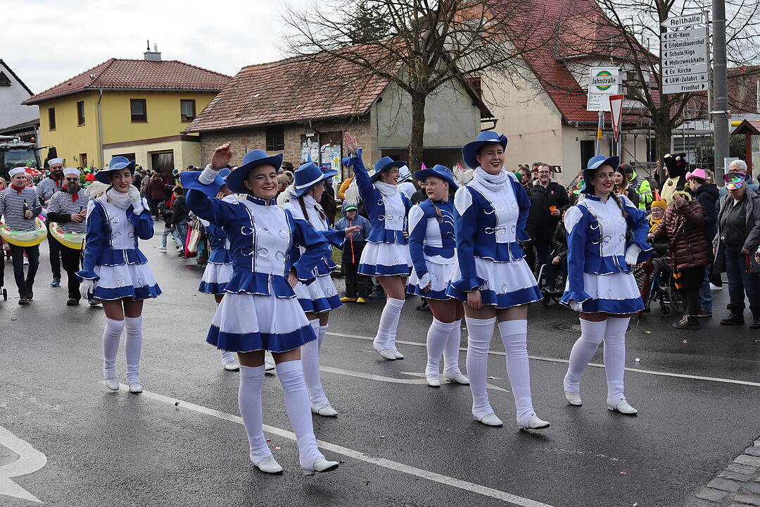 Die Hauptstrasse wurde zur Partymeile
