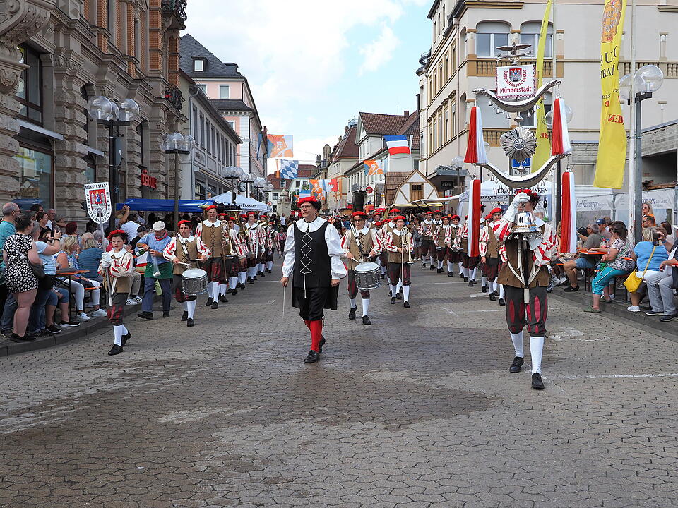 Großer historischer Festzug durch Bad Kissingen!