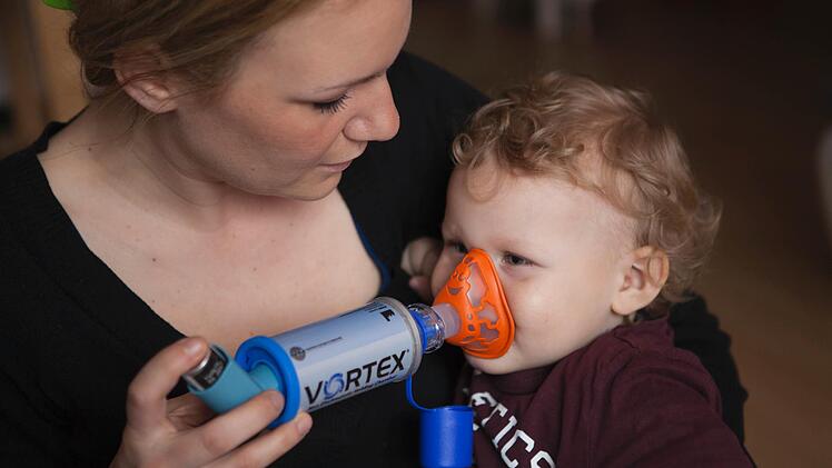 Asthma ist die häufigste chronische Erkrankung bei Kindern. Es lässt sich mit Asthmasprays gut behandeln.  Foto: Silvia Marks/Archiv/dpa