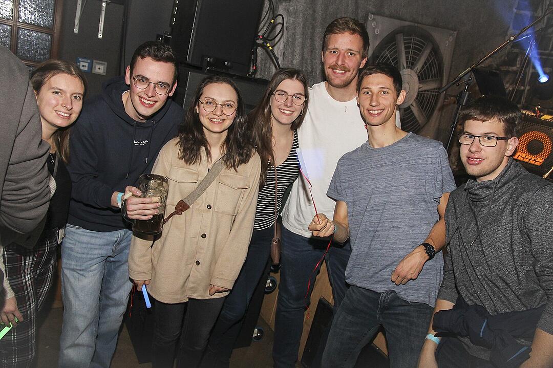 Die Partyband "Power" heizte ordentlich ein.