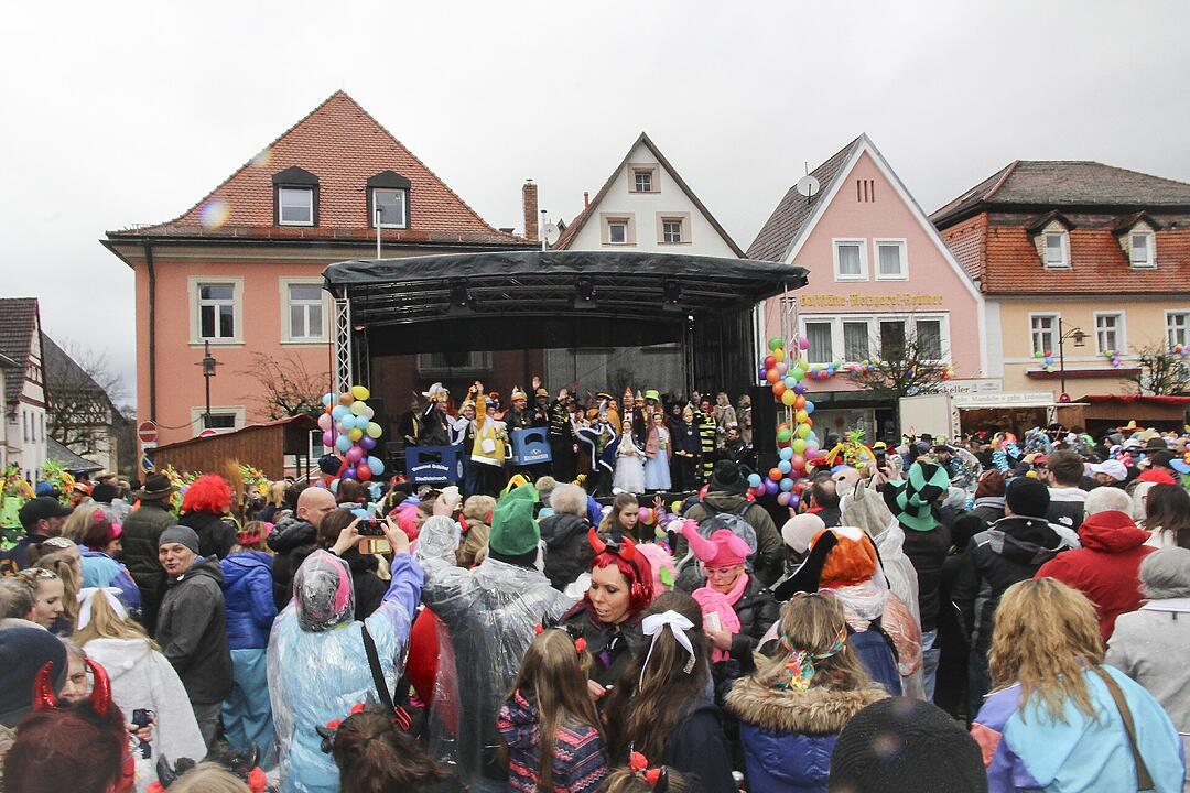 Großer Faschingsumzug  zum Stadtsteinacher Marktplatz