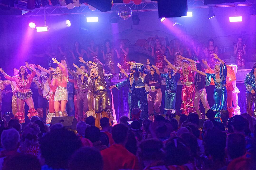Motto: "Licht aus! Spot an! 70er Disco"