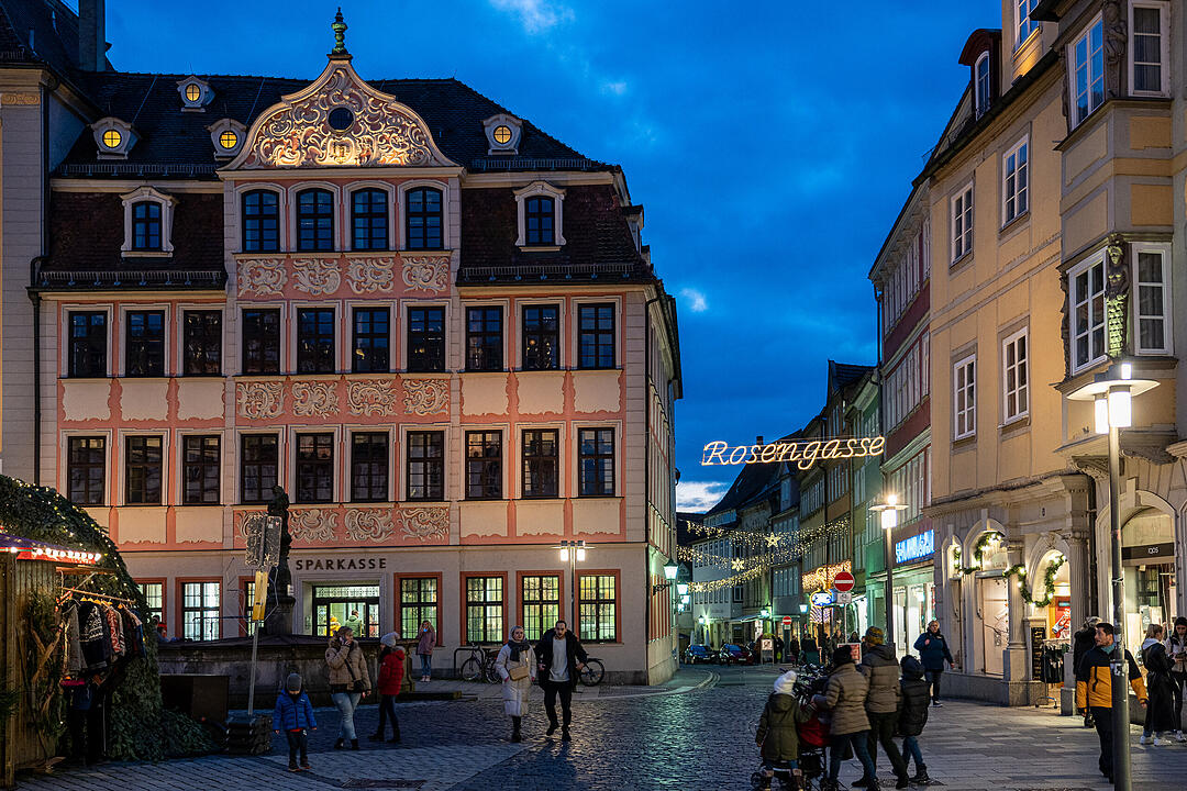 Die Innenstadt wird wunderschön erleuchtet.