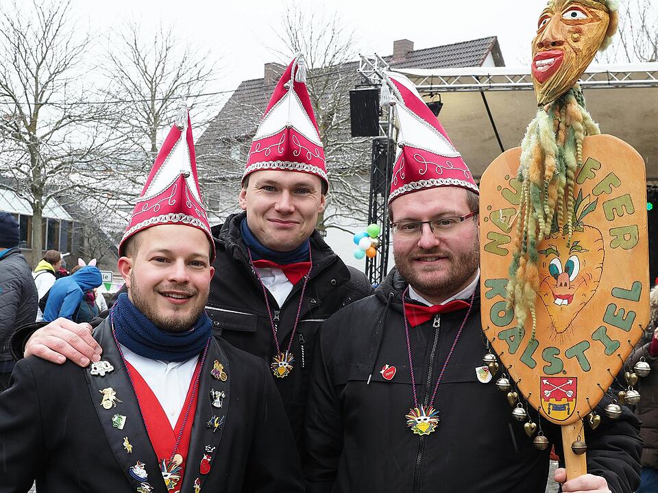 Tausende Besucher beim traditionellen Maskenumzug