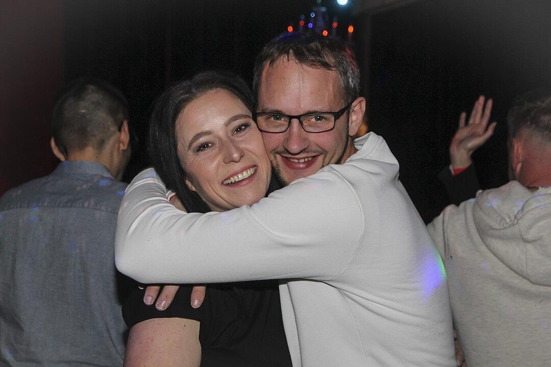 Volles Haus, erwachsene Partypeople und eine ausgelassene Feier!
