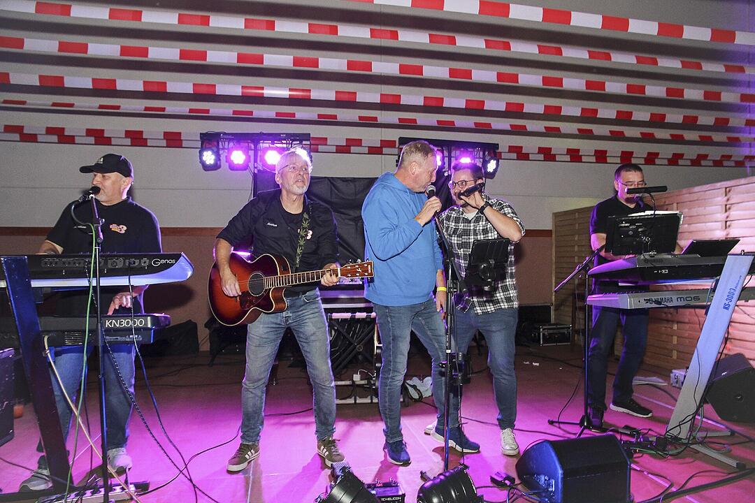 Es spielte die Partyband "Musik die3".