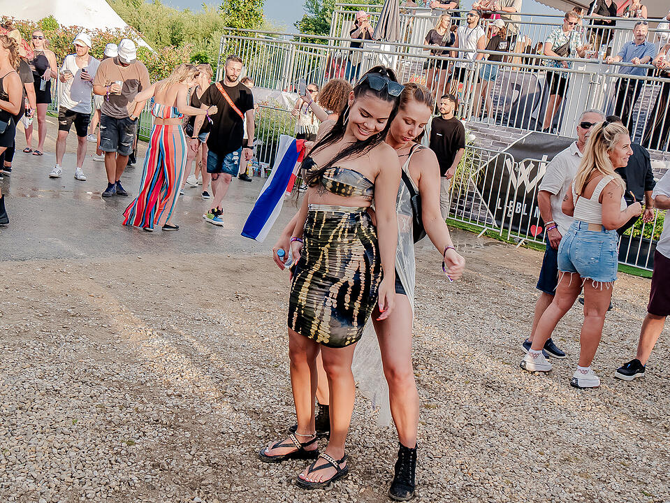 Mit internationalen und nationalen Live-Acts!