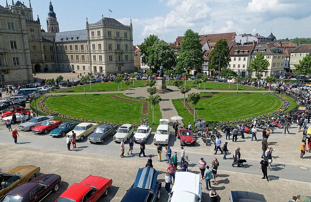 Über 500 Autos zogen Besucher aus nah und fern an