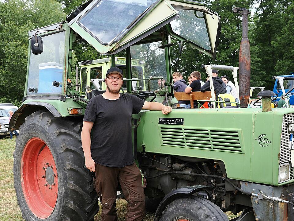 Oldtimer, US Cars, Traktoren und Motorräder.