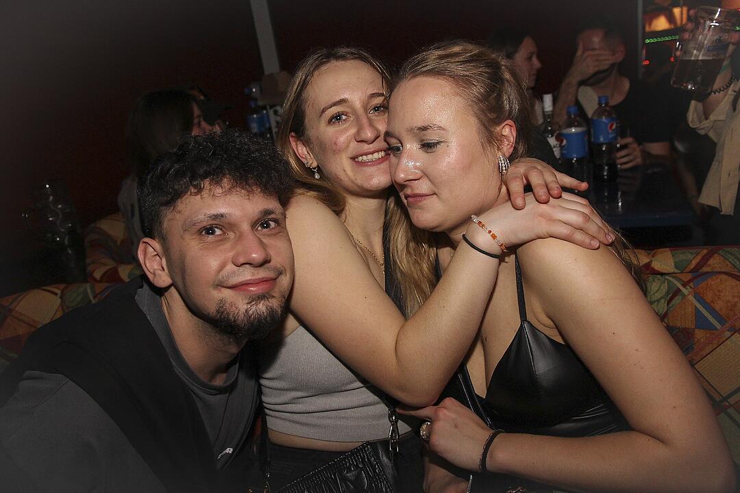 Klasse Party-Stimmung  am ersten Weihnachtsfeiertag