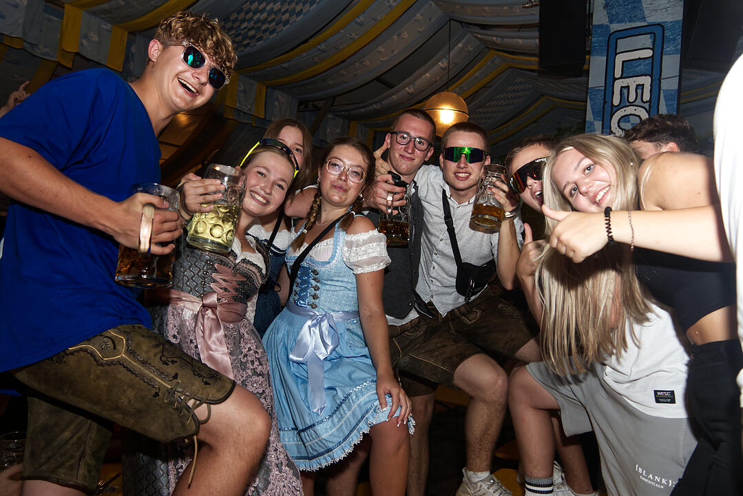Das Herbstfest ist eröffnet.