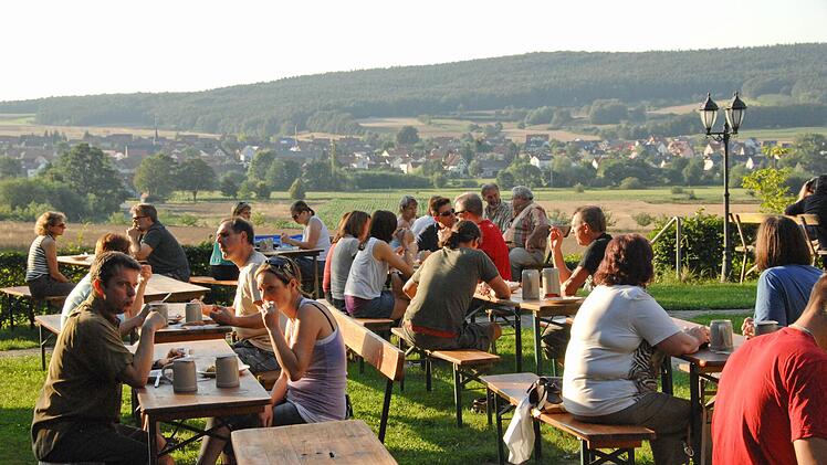 Das Wetter ist gut, die Bierkellersaison ist eröffnet. Damit Sie optimal ausgestattet sind, wenn Sie auf dem Keller ein Picknick mit eigenen Essen machen wollen, haben wir eine Packliste für Sie zusammengestellt. Symbolbild: Ronald Rinklef
