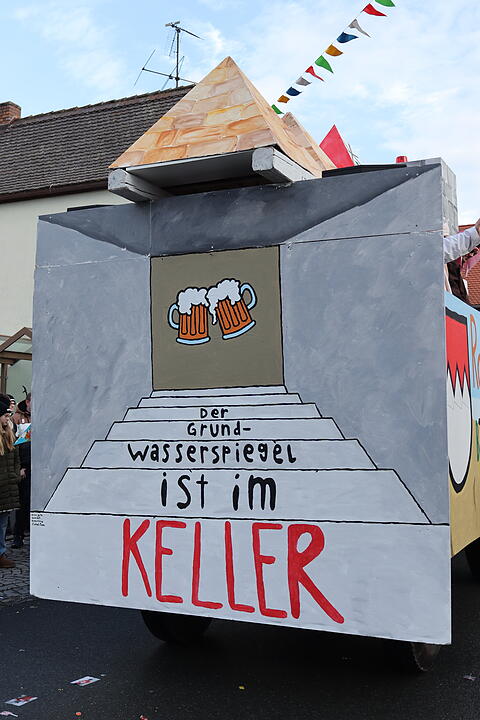 Die Hauptstrasse wurde zur Partymeile