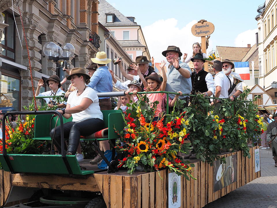 Großer historischer Festzug durch Bad Kissingen!