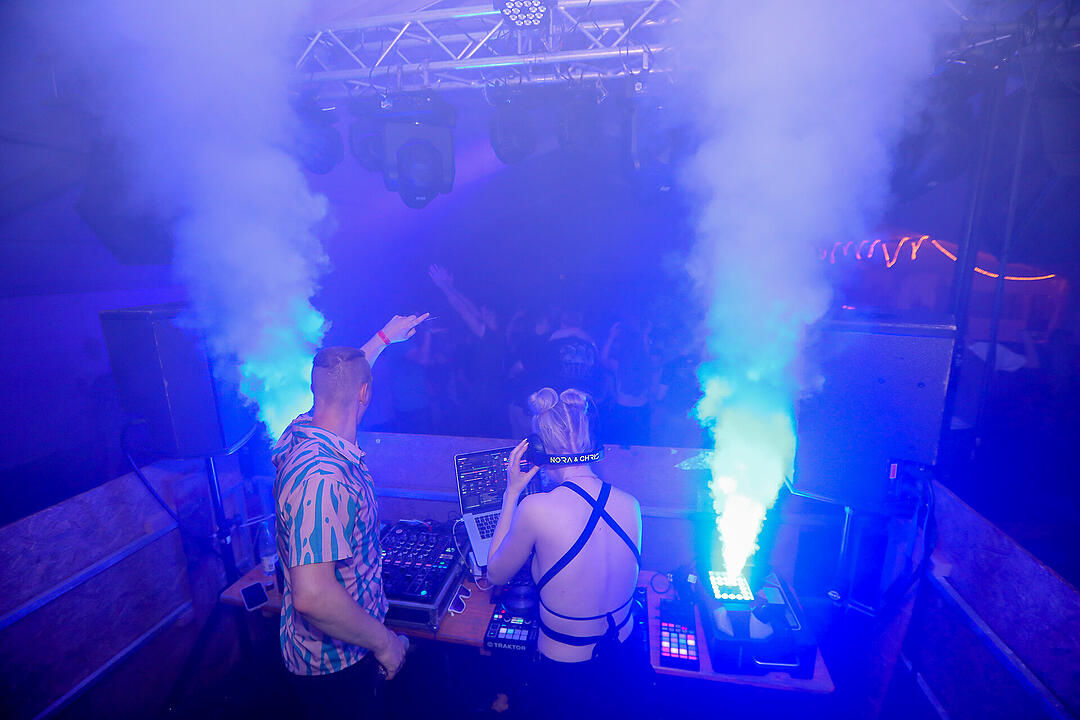 Partyzeltdorf mit 5 Areas!