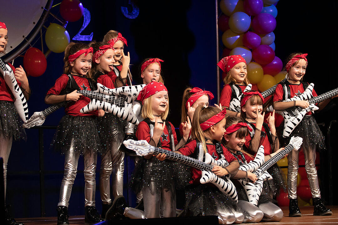 Viele Tanzgruppen, lustige Büttenreden und ein furioses Finale!